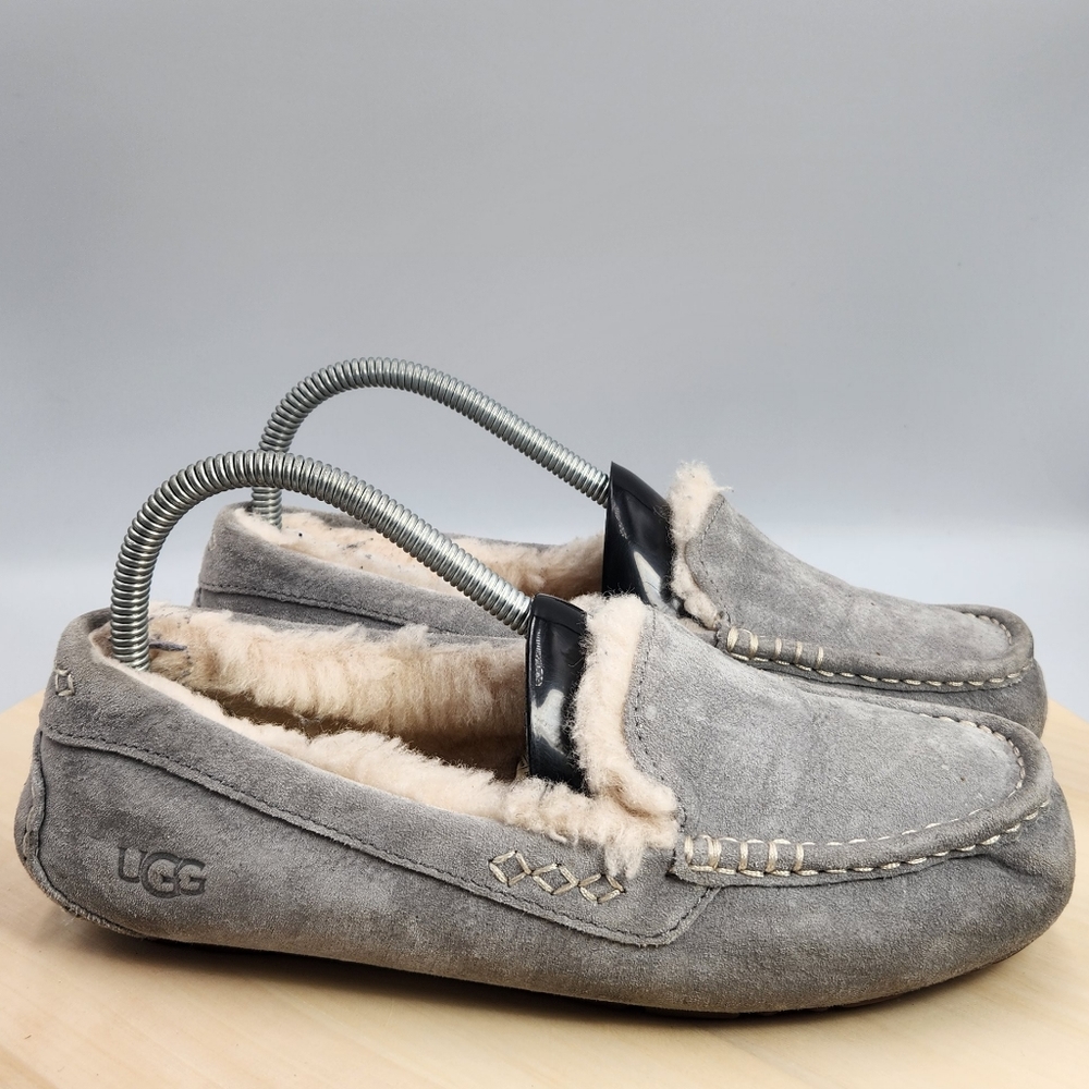 UGG Australia Womens Fur Slippers sz 8